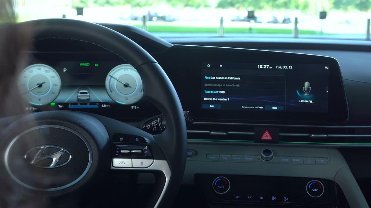 Picture of the Hyundai Dynamic Voice Recognition listening icon on the dashboard