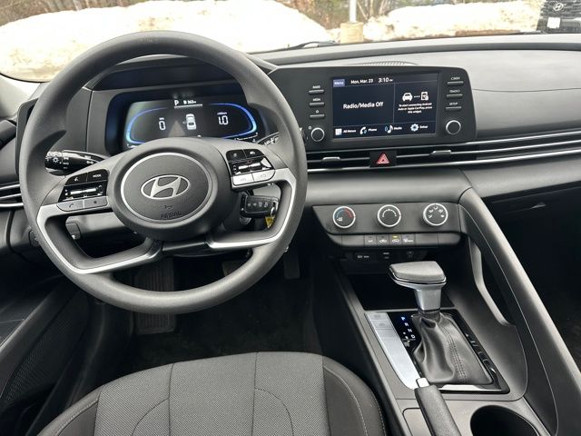 2024 Hyundai Elantra SE - Photo 15