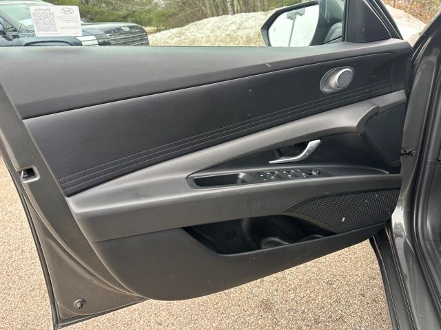 2024 Hyundai Elantra SE - Photo 13