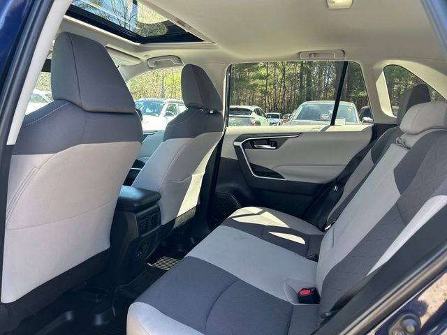 2024 Toyota RAV4 XLE - Photo 23