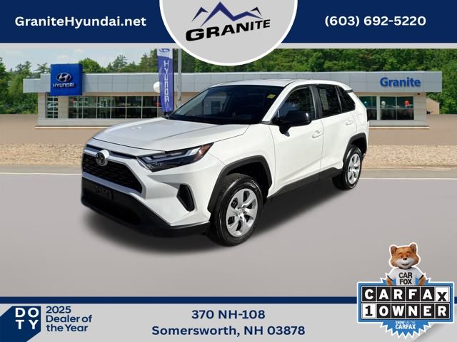 2024 Toyota RAV4 LE's photo