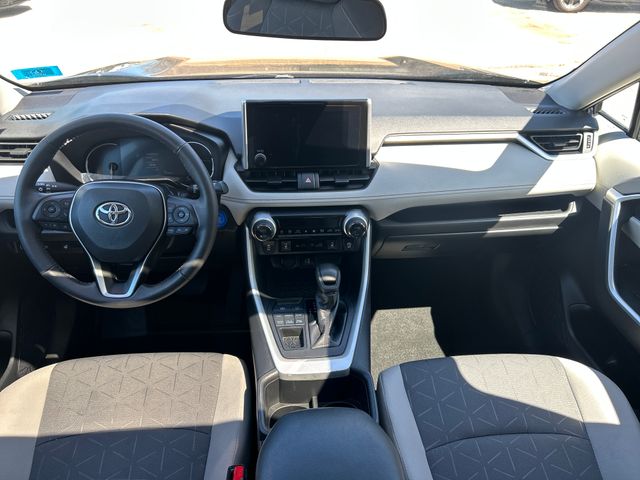 2024 Toyota RAV4 XLE - Photo 18