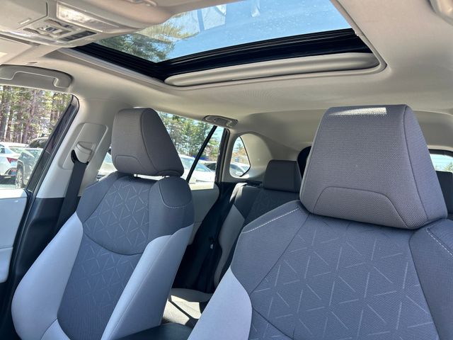 2024 Toyota RAV4 XLE - Photo 22