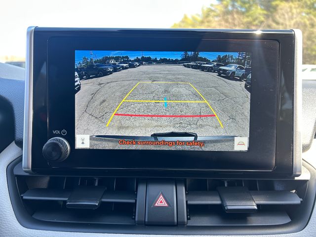 2024 Toyota RAV4 XLE - Photo 20