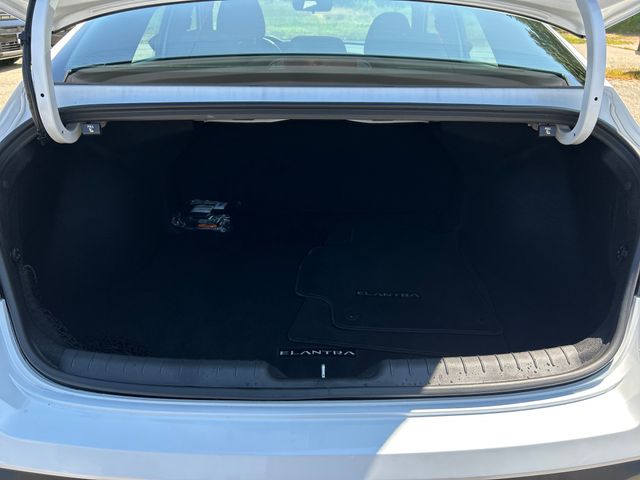 2025 Hyundai Elantra Blue - Photo 23