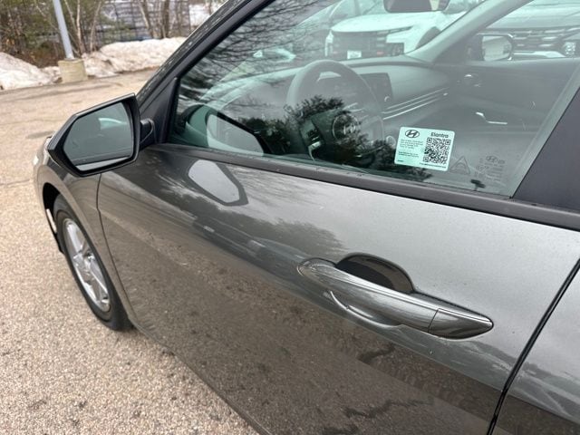 2024 Hyundai Elantra SE - Photo 12