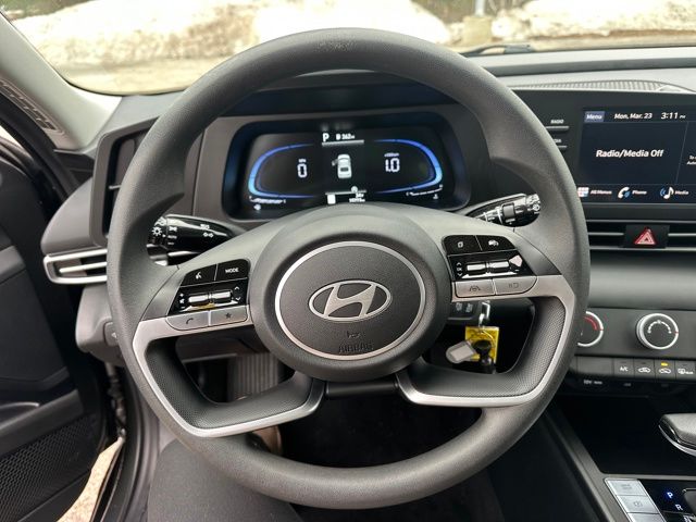 2024 Hyundai Elantra SE - Photo 17
