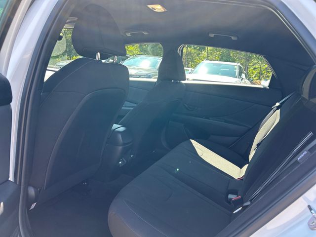 2025 Hyundai Elantra Blue - Photo 22