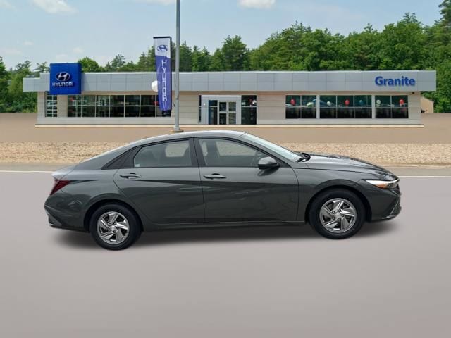 2024 Hyundai Elantra SE - Photo 6