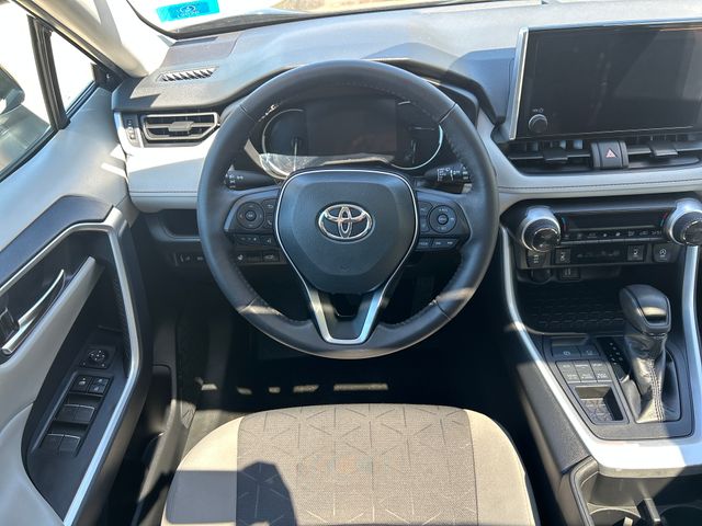 2024 Toyota RAV4 XLE - Photo 17