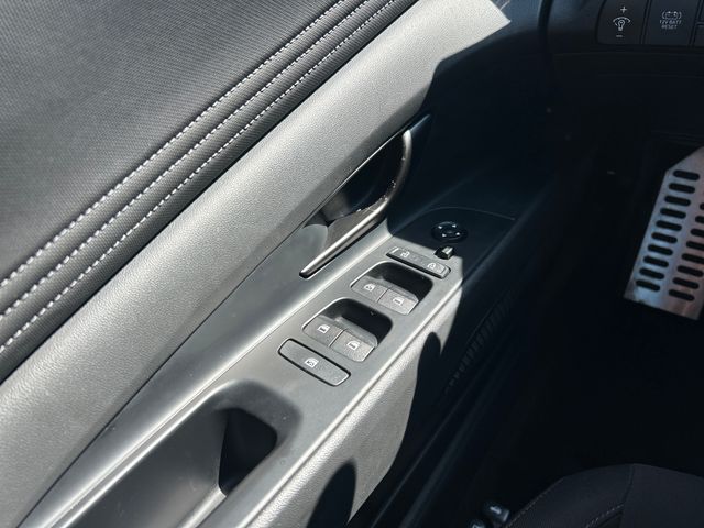 2025 Hyundai Elantra Blue - Photo 11