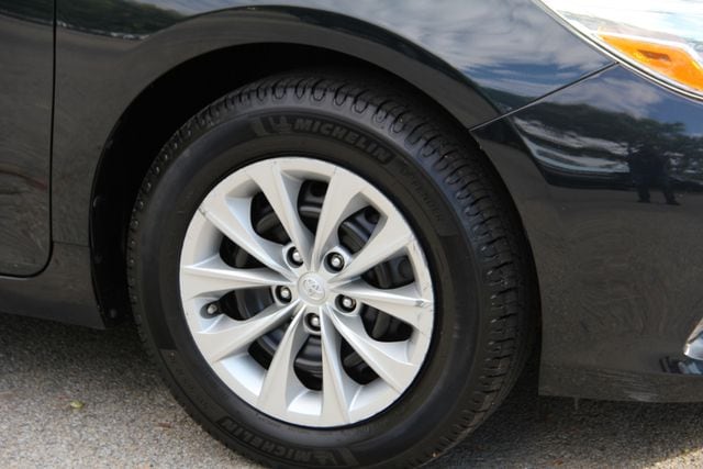 2016 Toyota Camry LE - Photo 14