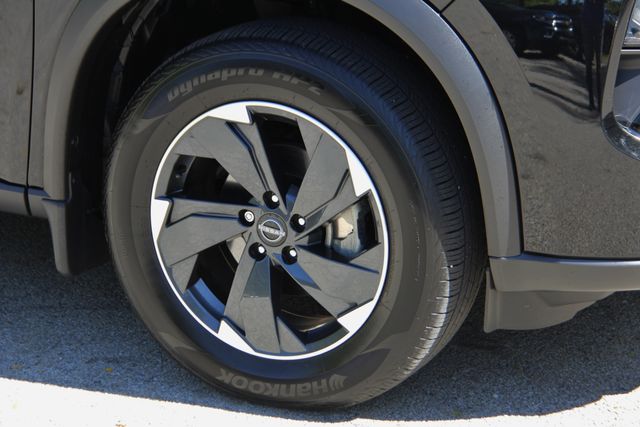 2025 Nissan Rogue SV - Photo 14