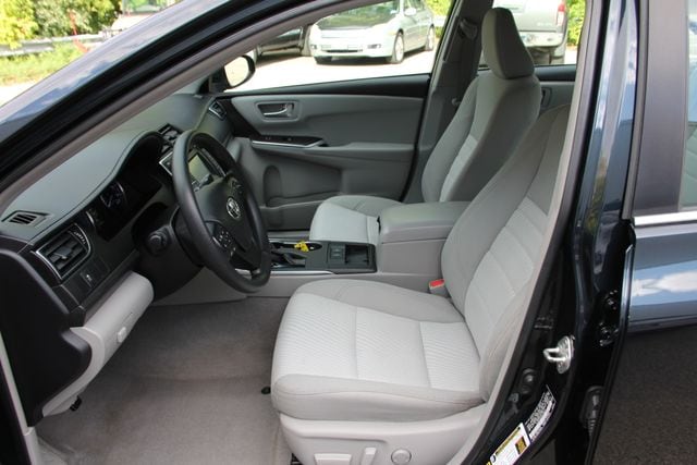 2016 Toyota Camry LE - Photo 18