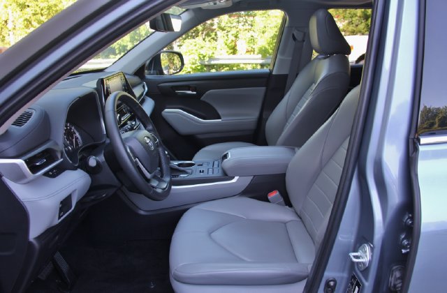 2022 Toyota Highlander XLE - Photo 17