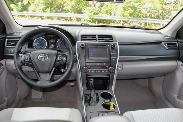2016 Toyota Camry LE - Photo 31