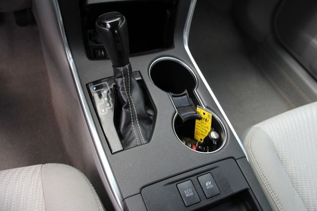 2016 Toyota Camry LE - Photo 27