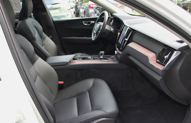 2023 Volvo XC60 Plus - Photo 33