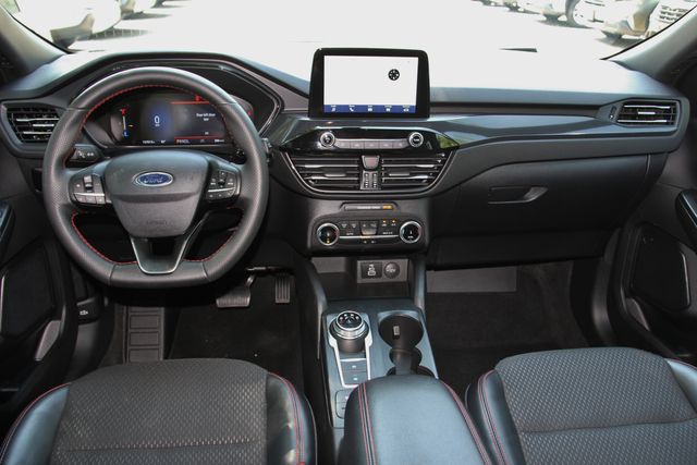 2025 Ford Escape ST-Line - Photo 32