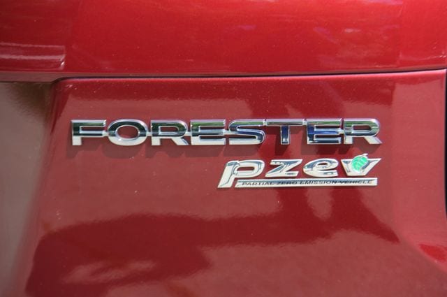 2016 Subaru Forester i Limited - Photo 10