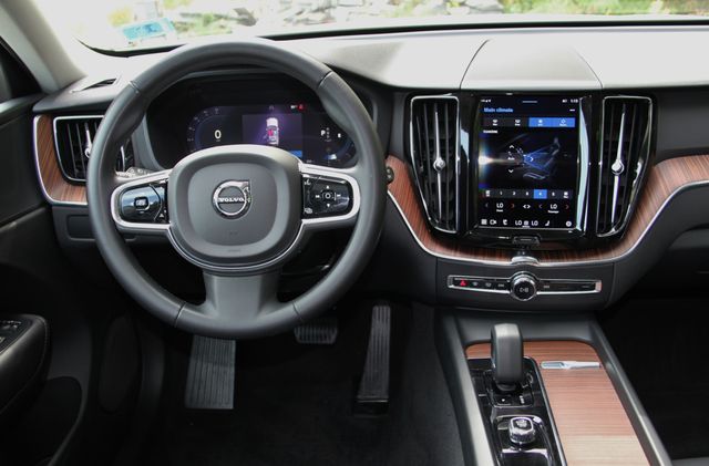 2023 Volvo XC60 Plus - Photo 16