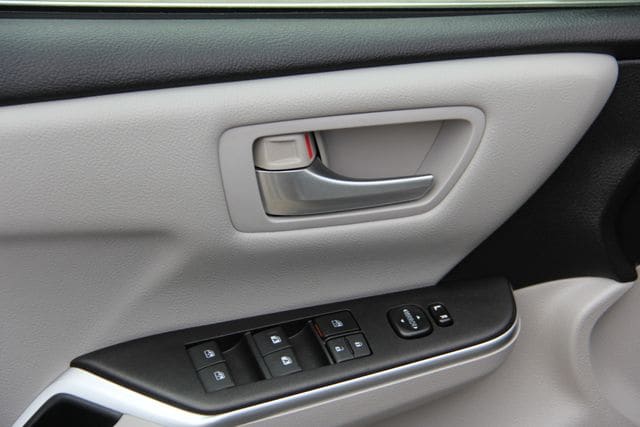 2016 Toyota Camry LE - Photo 17