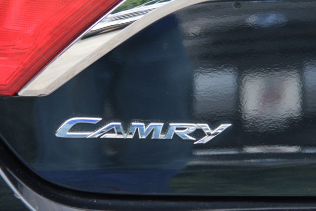 2016 Toyota Camry LE - Photo 9