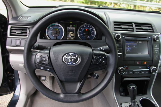 2016 Toyota Camry LE - Photo 21
