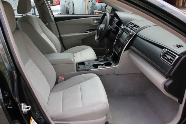 2016 Toyota Camry LE - Photo 33