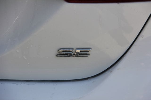 2023 Toyota Camry SE - Photo 9