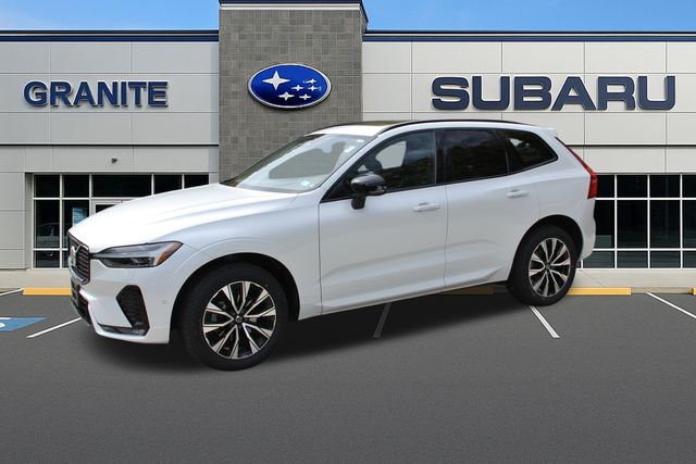 2023 Volvo XC60 B5 Plus photo 2