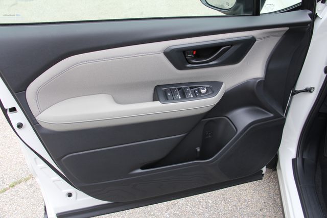 2025 Subaru Forester Premium - Photo 16