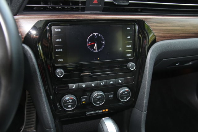 2020 Volkswagen Passat SEL - Photo 25