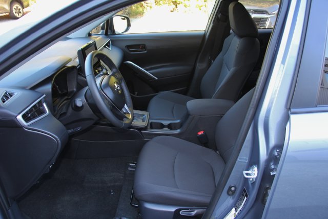 2026 Toyota Corolla Cross LE - Photo 18
