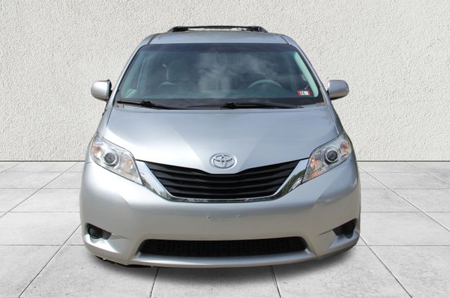 2014 Toyota Sienna L photo 3
