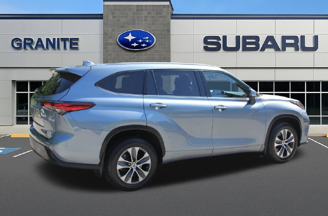 2022 Toyota Highlander XLE - Photo 10