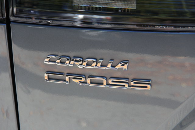 2026 Toyota Corolla Cross LE - Photo 9