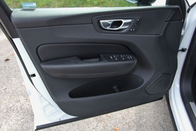 2023 Volvo XC60 Plus - Photo 12