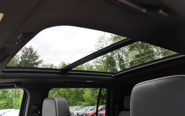 2023 Chevrolet Suburban Premier - Photo 21