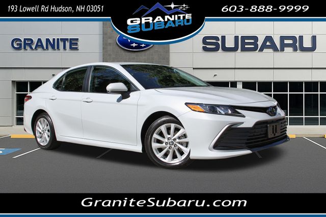 2024 Toyota Camry LE's photo