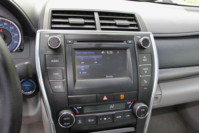 2016 Toyota Camry LE - Photo 25