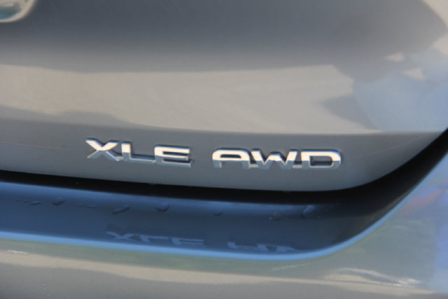 2022 Toyota Highlander XLE - Photo 9