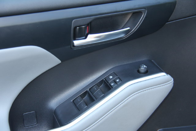 2022 Toyota Highlander XLE - Photo 16