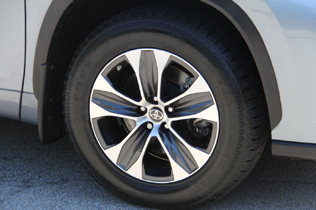 2022 Toyota Highlander XLE - Photo 13