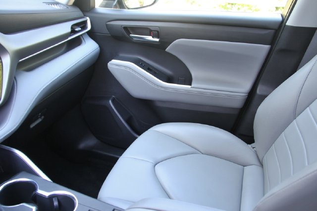 2022 Toyota Highlander XLE - Photo 31