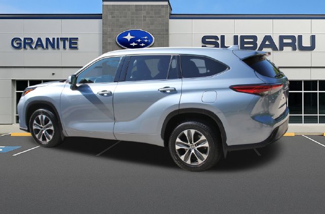 2022 Toyota Highlander XLE - Photo 6