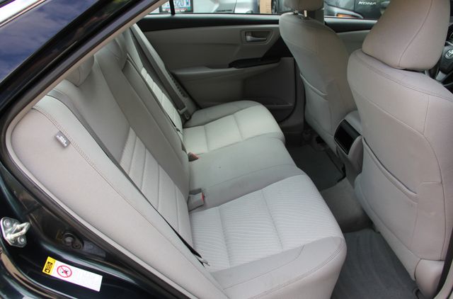 2016 Toyota Camry LE - Photo 32