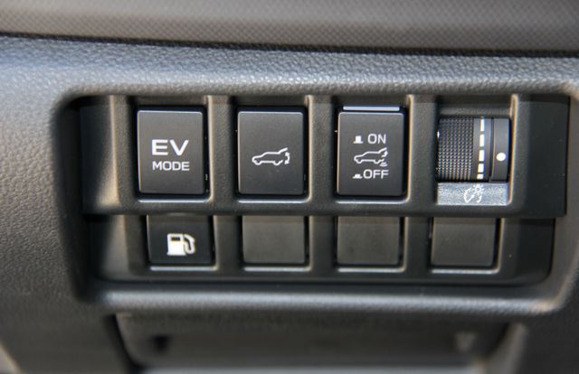 2025 Subaru Forester Limited - Photo 31