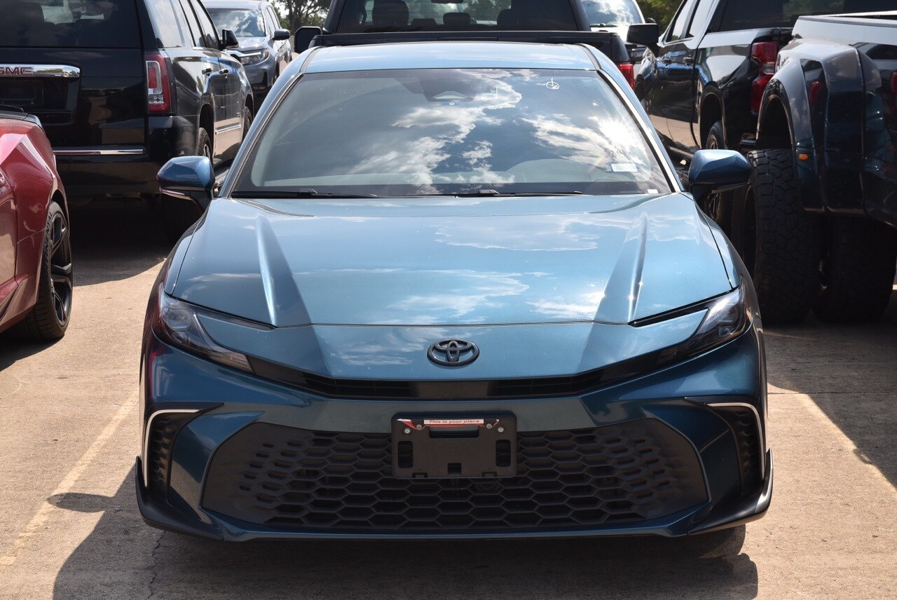 2025 Toyota Camry SE photo 2