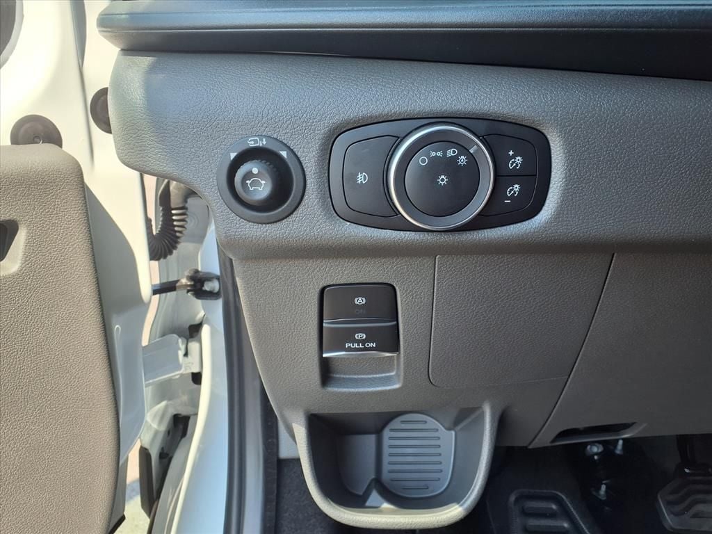 2025 Ford Transit Passenger Van XLT - Photo 17